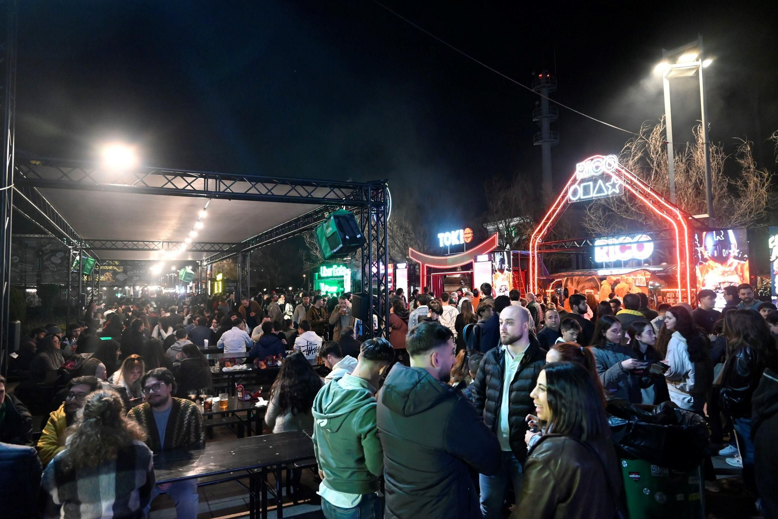 The champions burger (11495363).jpg