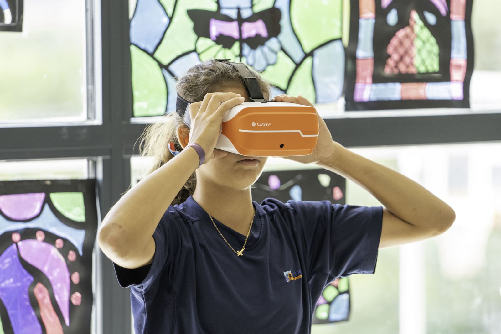 Esta escuela está comprometida con la innovación, el liderazgo y la excelencia educativa.