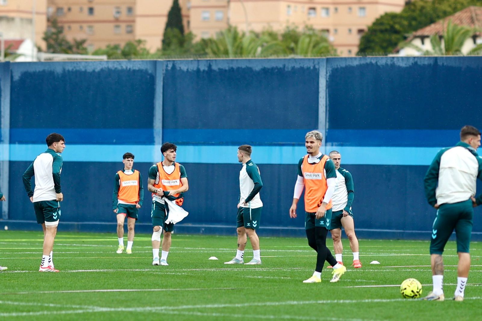 El Málaga CF ya juega el partido ante la Cultural Leonesa
