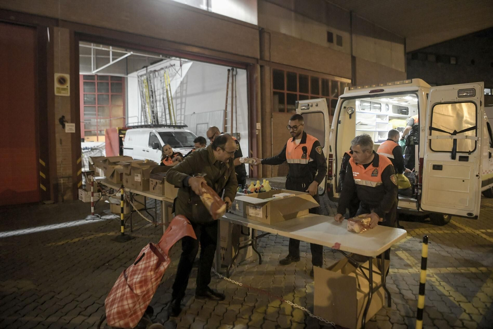 Galería | Granada se entrega a los afectados por la DANA de Valencia con recogidas solidarias