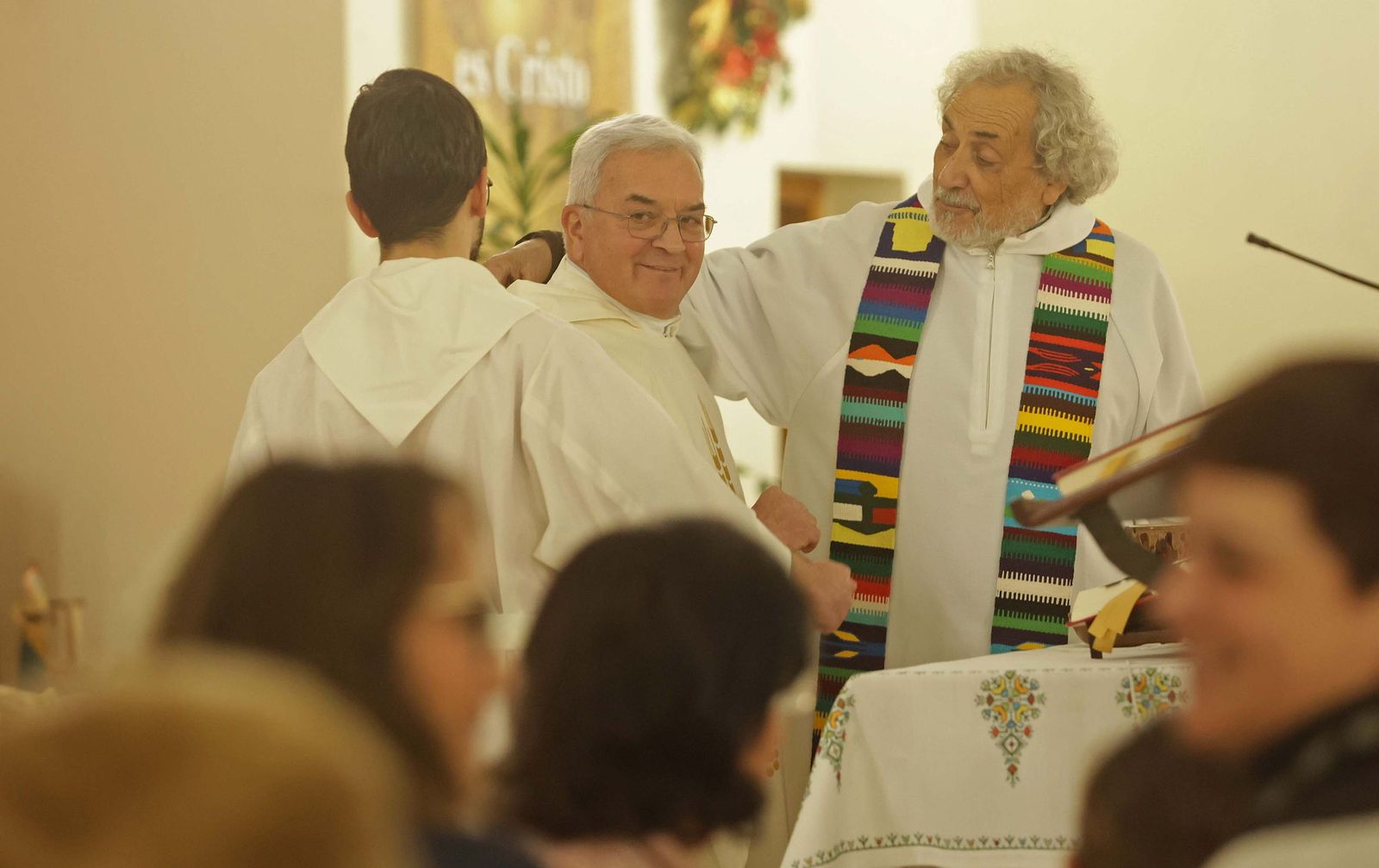 Fotos de la misa conmemorativa de los 50 años de dedicación del padre Pedro a la parroquia y al barrio de La Piñera