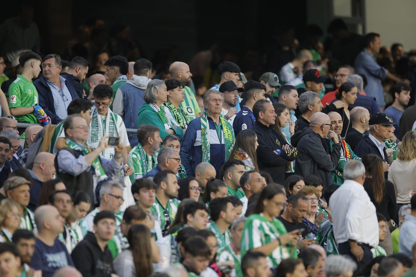 Búscate en las fotos del Betis - Jagiellonia