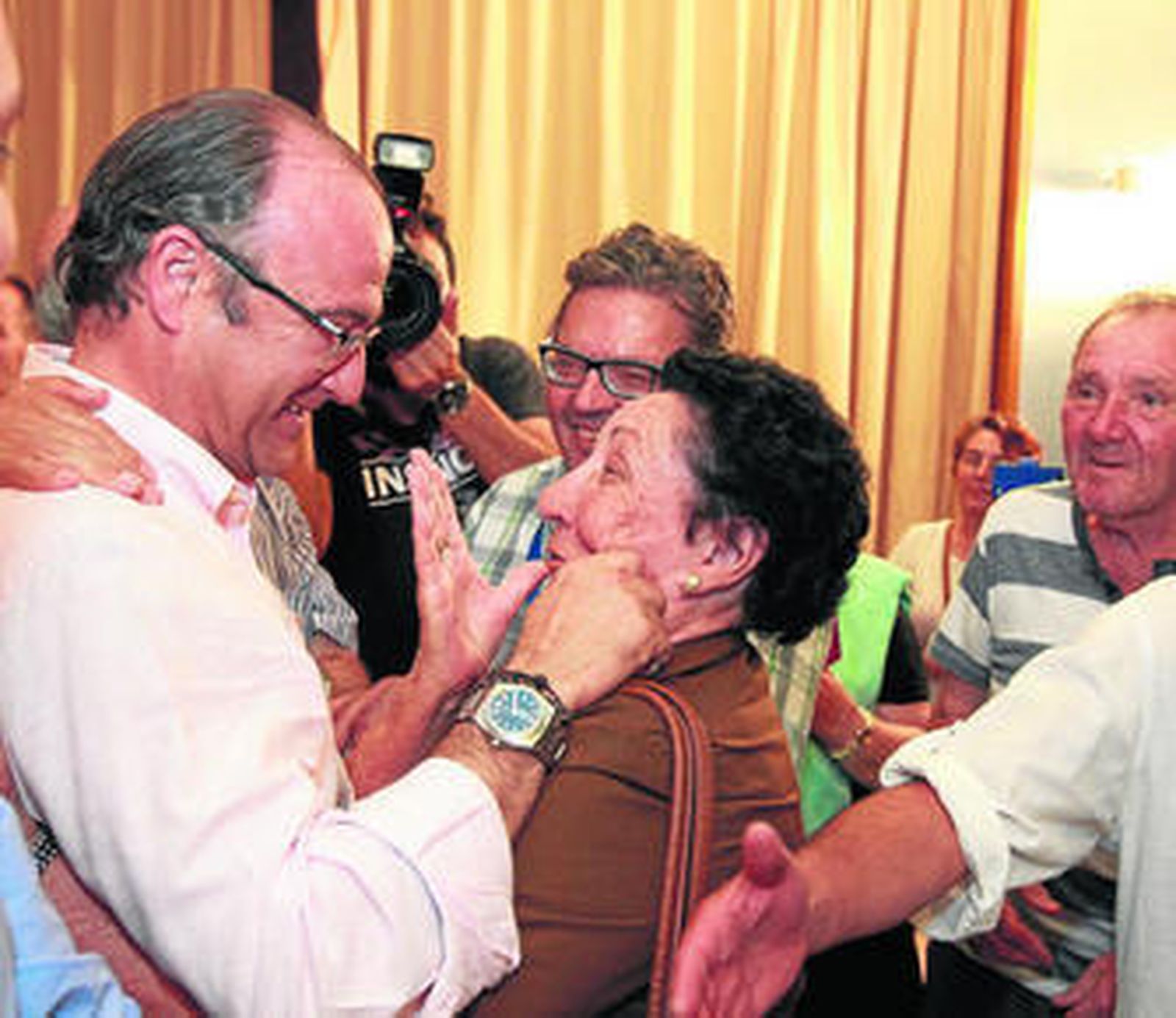 Luis Rogelio gana sin mayoría absoluta y tiende "las dos manos" para negociar