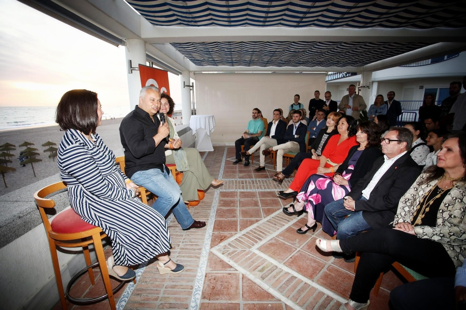 Domingo Villero toma la palabra en el cierre de campaña de Ciudadanos en el Hotel Playa Victoria.