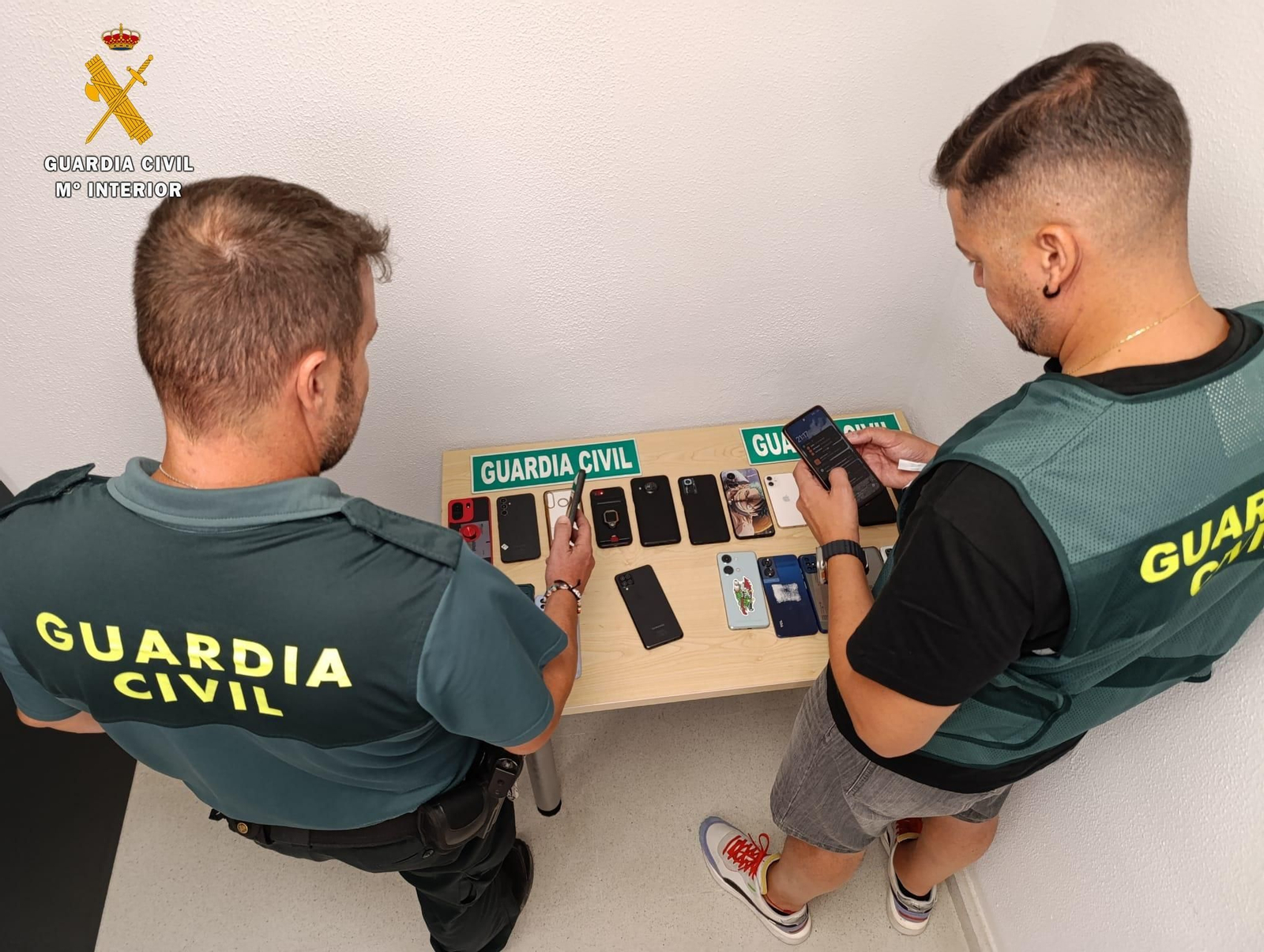 La Guardia Civil siguió la señal GPS de uno de los teléfonos hasta Benizalón La Guardia Civil siguió la señal GPS de uno de los teléfonos hasta Benizalón