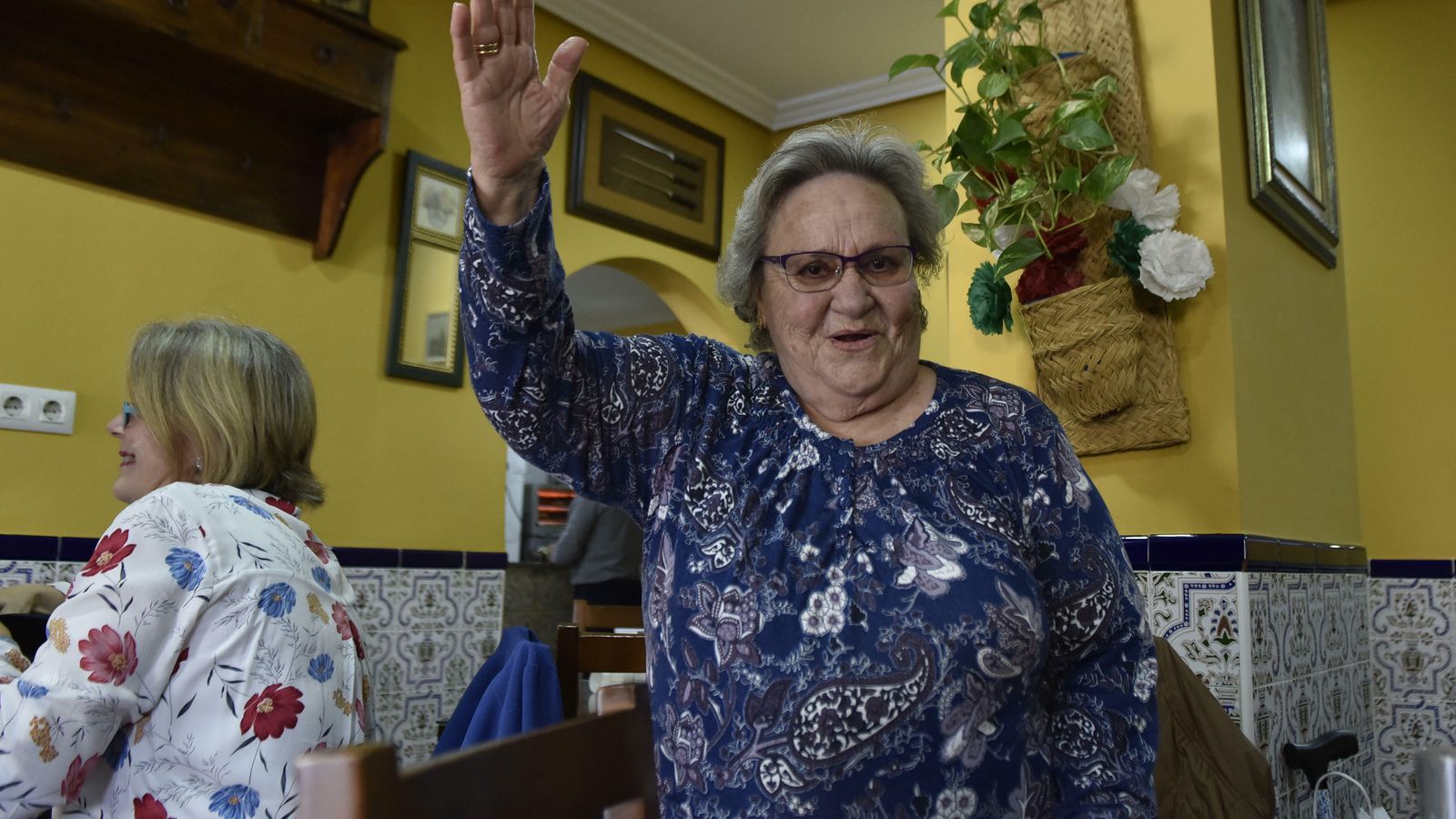 Fina feliz por el premio