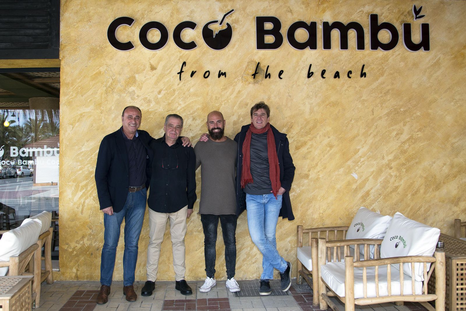 De izquierda a derecha: Juan Luis Pinto,  Nicolás García,  Rafa Cámara -propietario-  y Javier Ojeda.