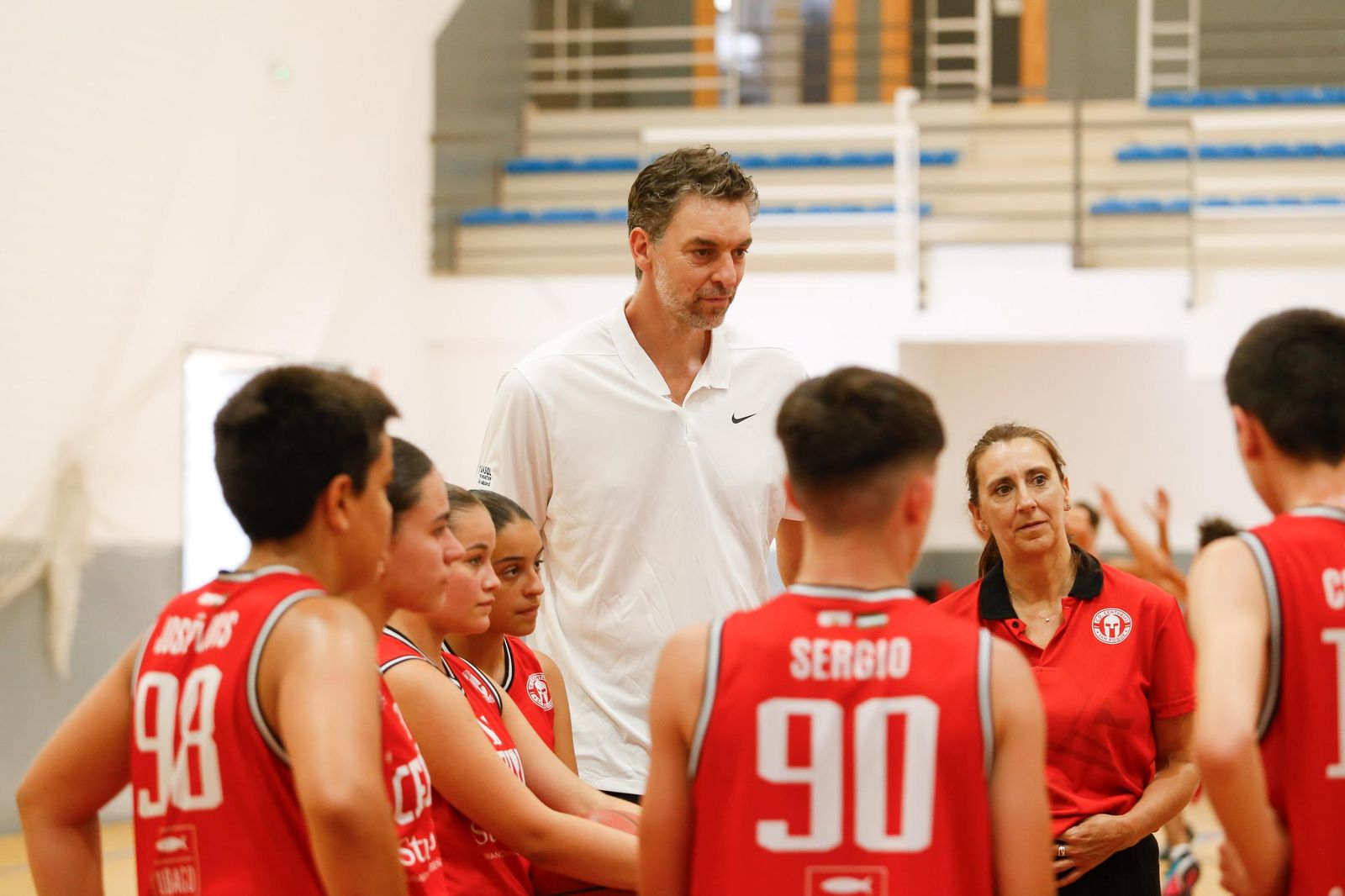 Fotos del encuentro de Pau Gasol con niños en el pabellón de San Roque