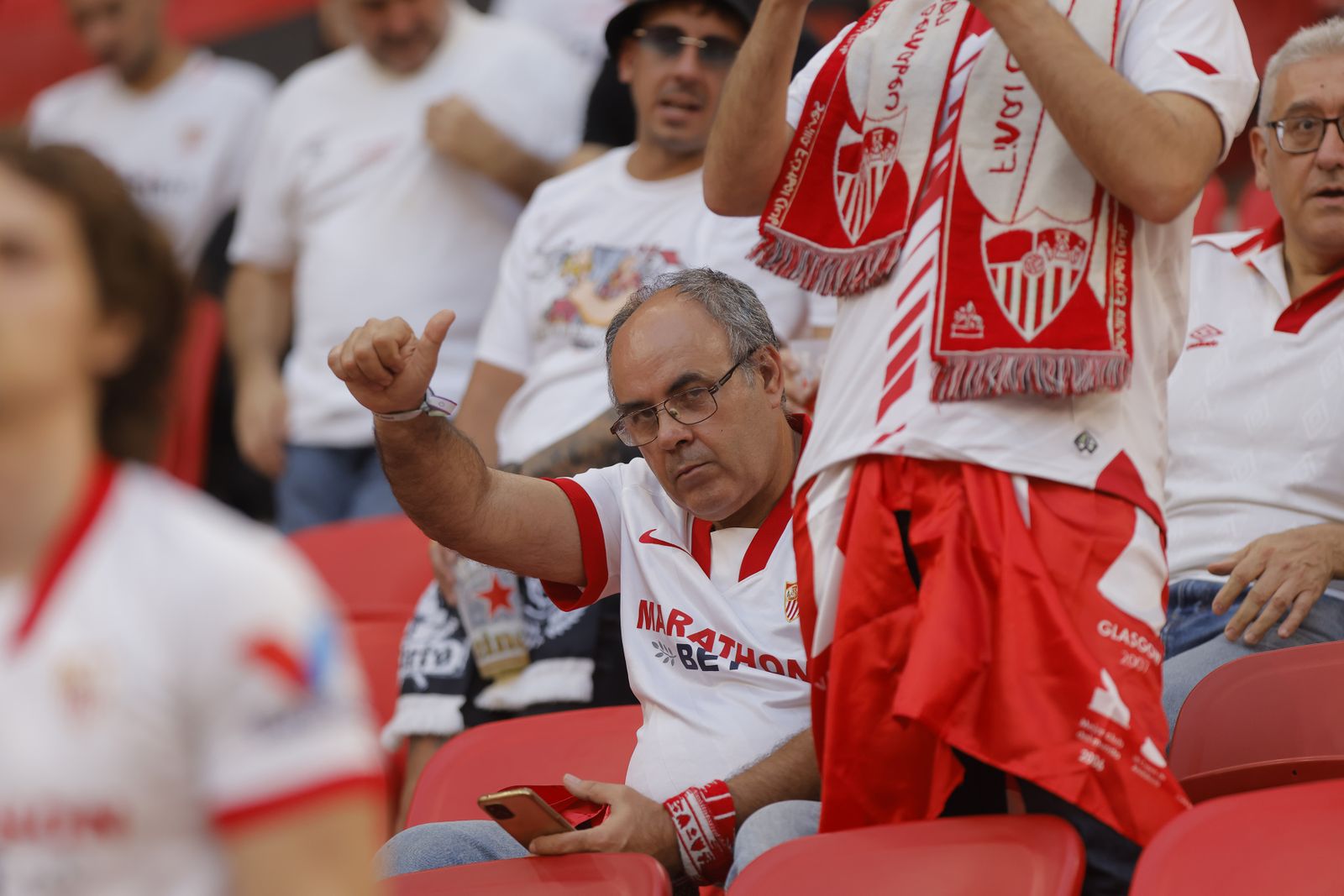 Búscate en las fotos del Sevilla-Roma