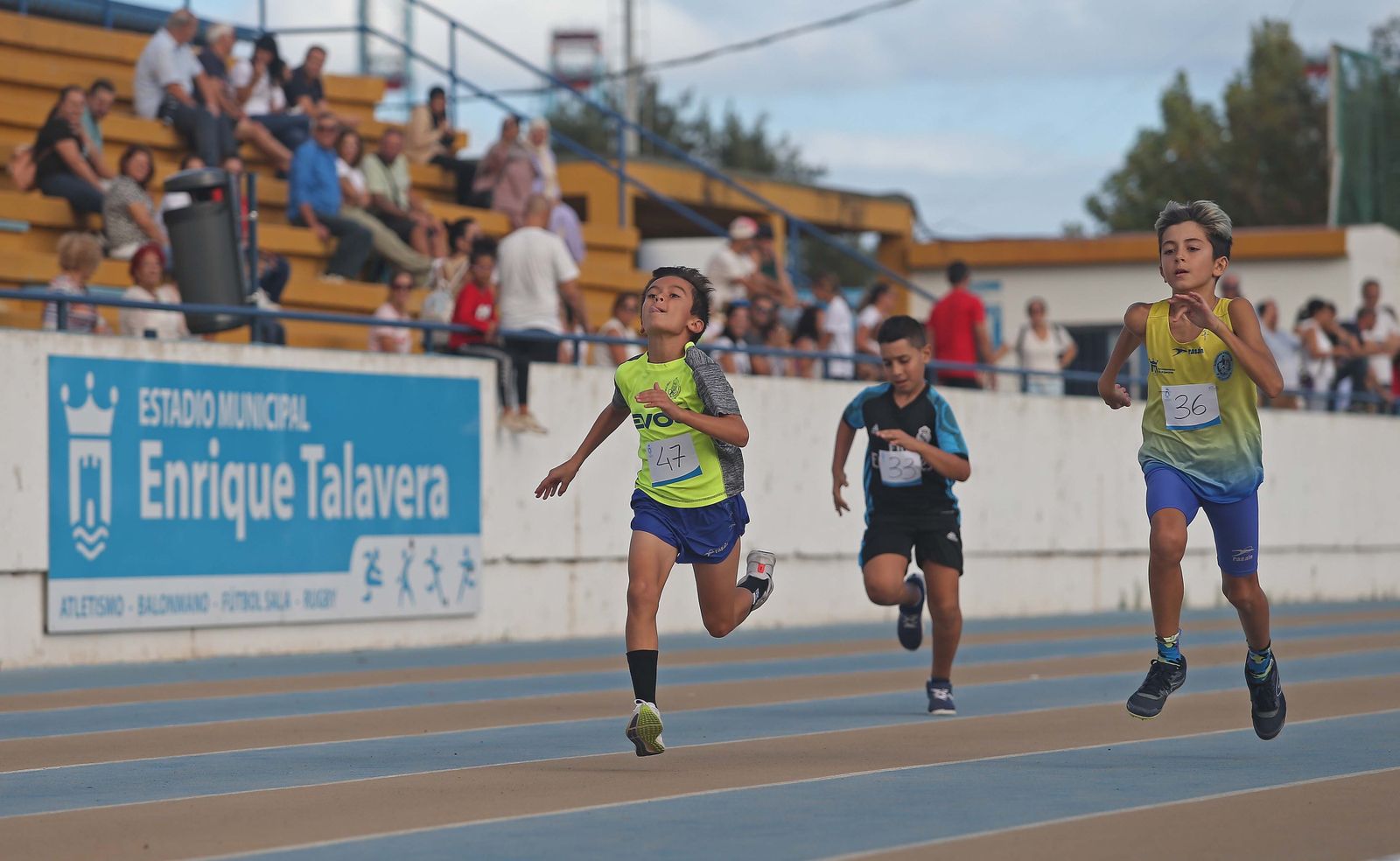 Los juegos municipales de atletismo sub-12 de Algeciras, en imágenes