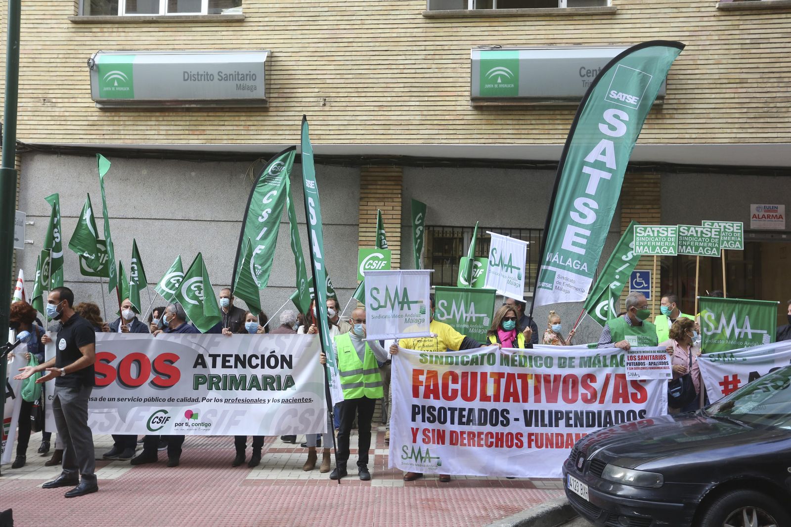 Protesta este jueves ante la sede del Distrito Sanitario Málaga.