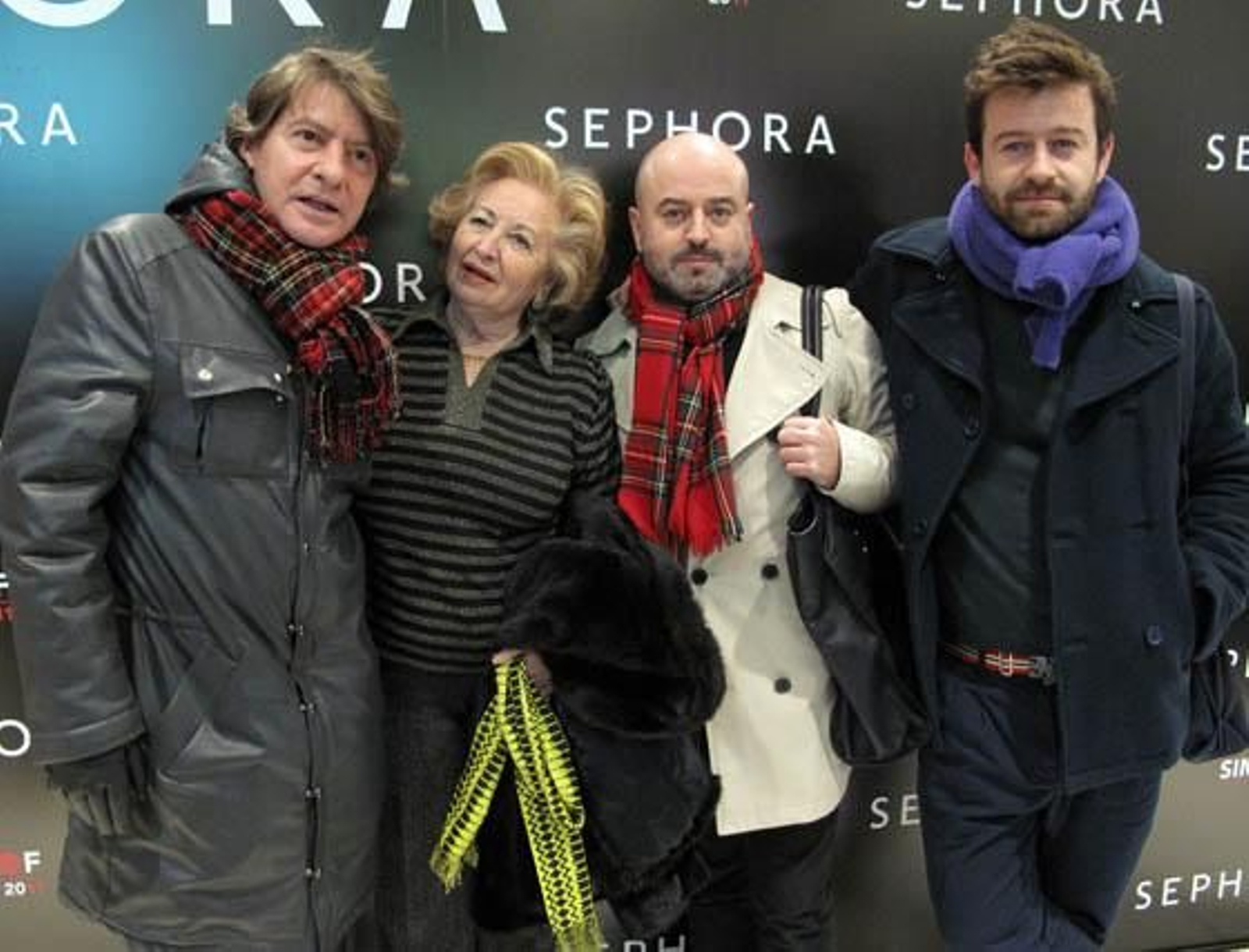 Los diseñadores Daniel Carrasco, Antonio y Fernando García, con Charo Martín.

Foto: Victoria Ramírez