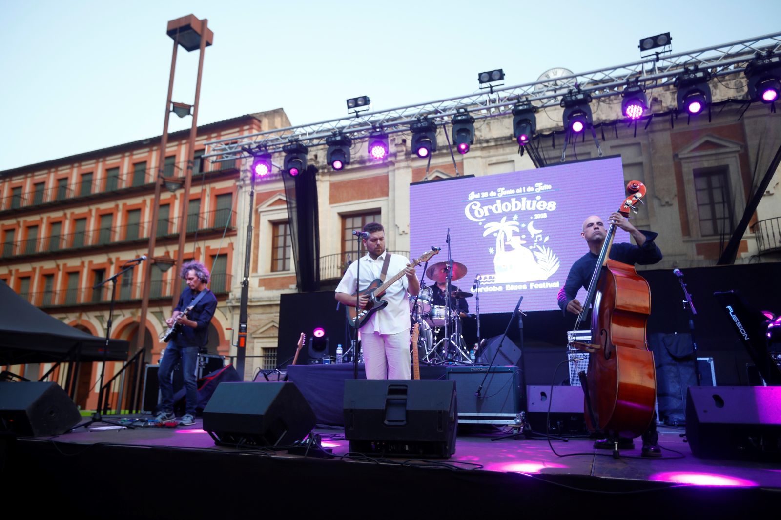 Los primeros conciertos del Cordoblues Festival en La Corredera de Córdoba, en imágenes