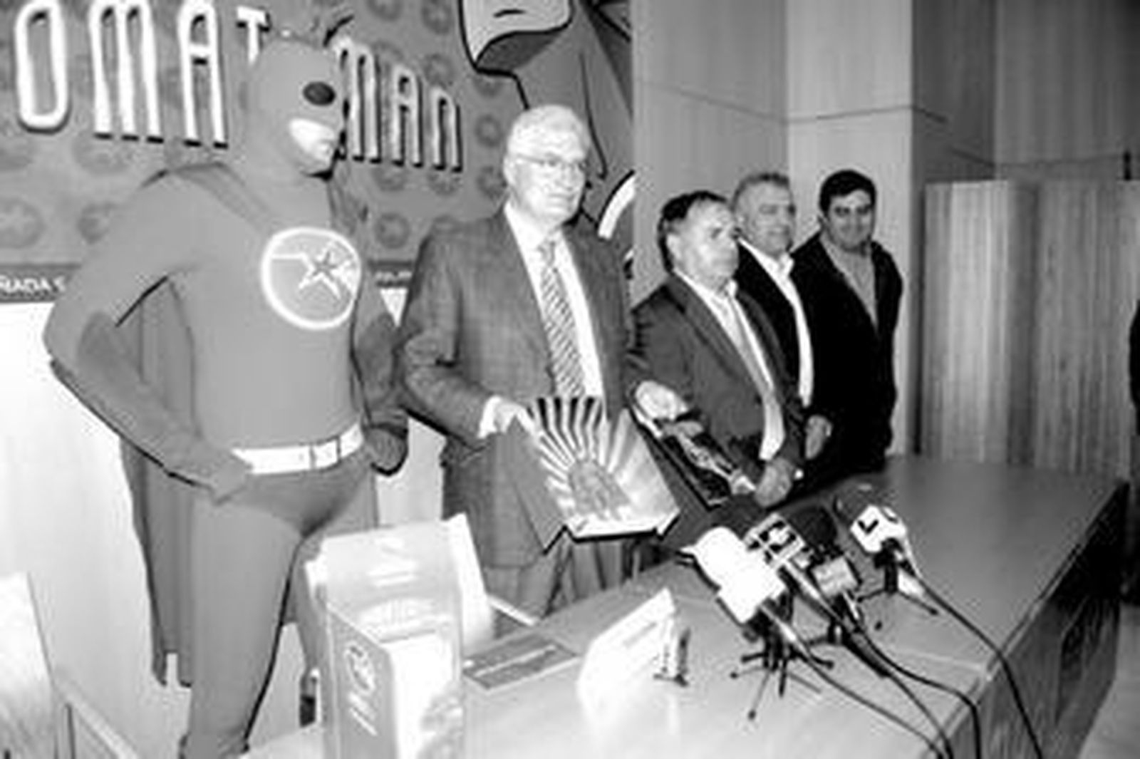 Tomatoman fue presentado ayer por el presidente del Consejo Regulador de la I.G.P., Francisco López.