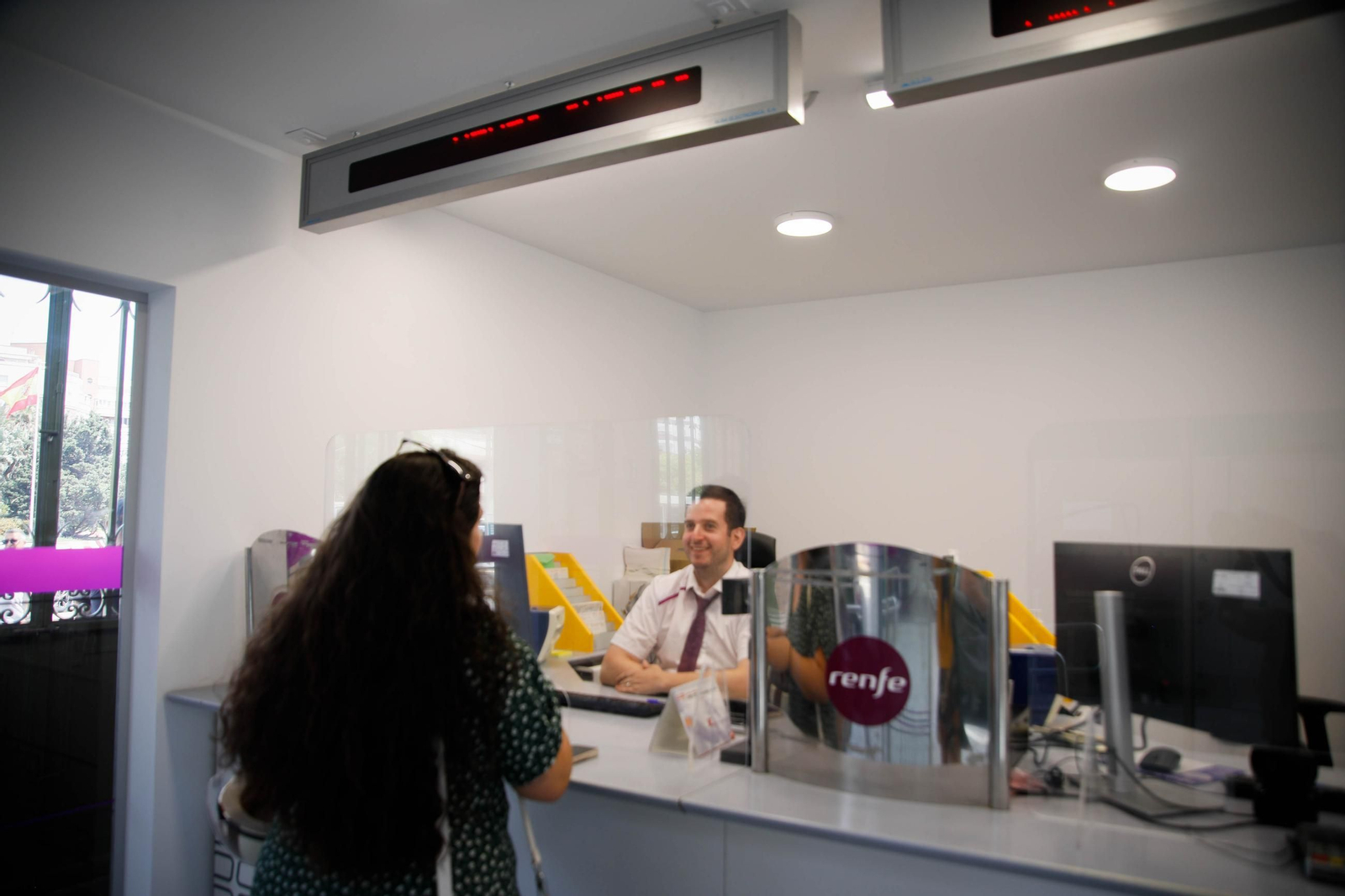 La apertura de la antigua estación de RENFE de Almería, en imágenes