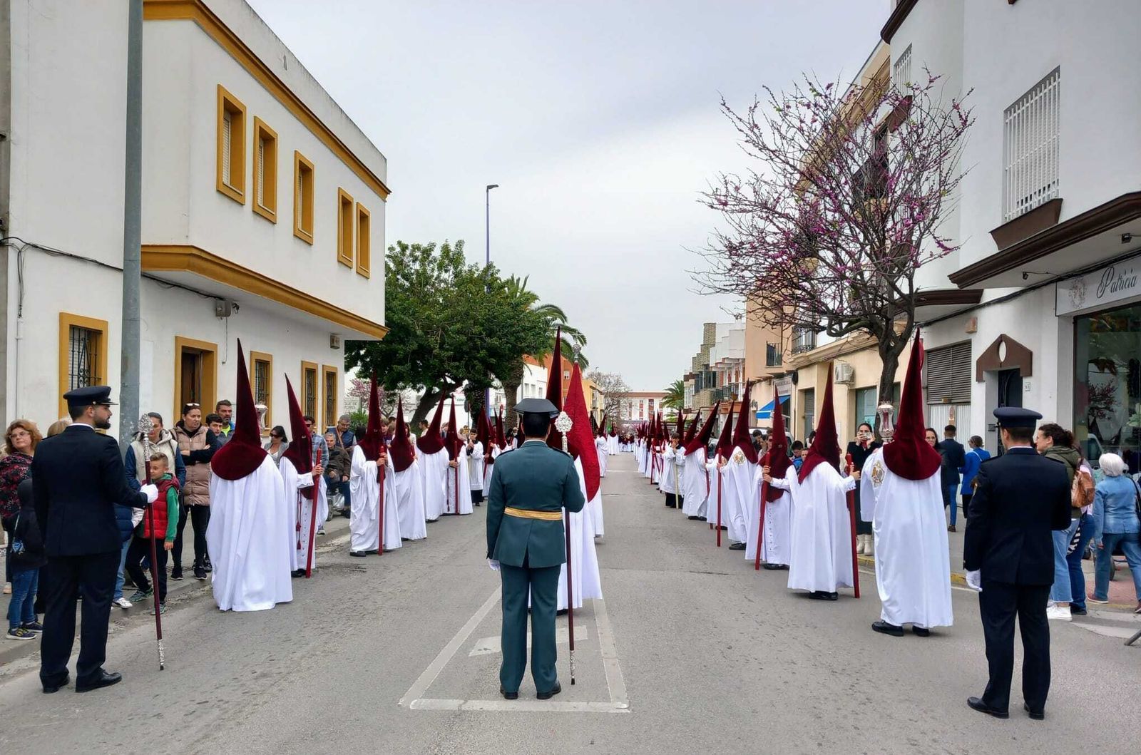 Todas las imágenes de la Virgen de Afligidos restaurada y del martes santo en Chiclana