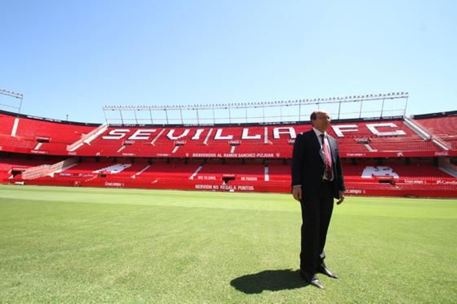 José Castro presenta la nueva grada del Sánchez-Pizjuán

Foto: Belén Vargas