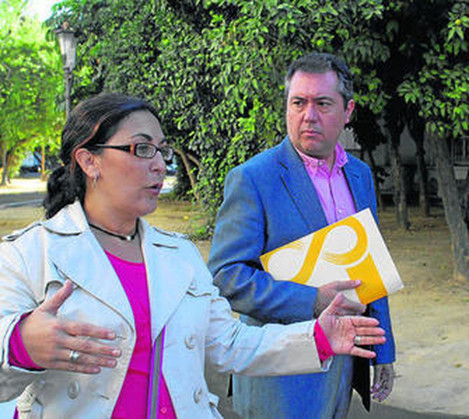 Juan Espadas y Eva Patricia Bueno visitaron ayer la Madrina.