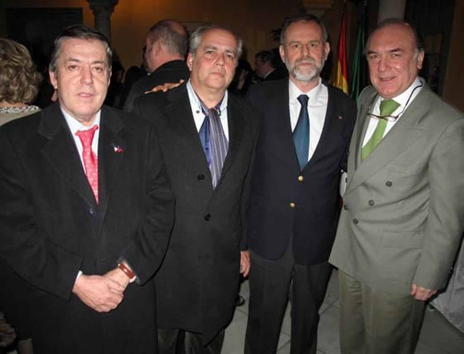 José Ignacio Bidón Vigil de Quiñones, cónsul general de Filipinas; el escultor Francisco Parra; el empresario Angelo Ramacciotti (Grupo San Marco); y el cónsul general del Perú en Sevilla, Óscar Barrenechea. 

Foto: Victoria Ramírez