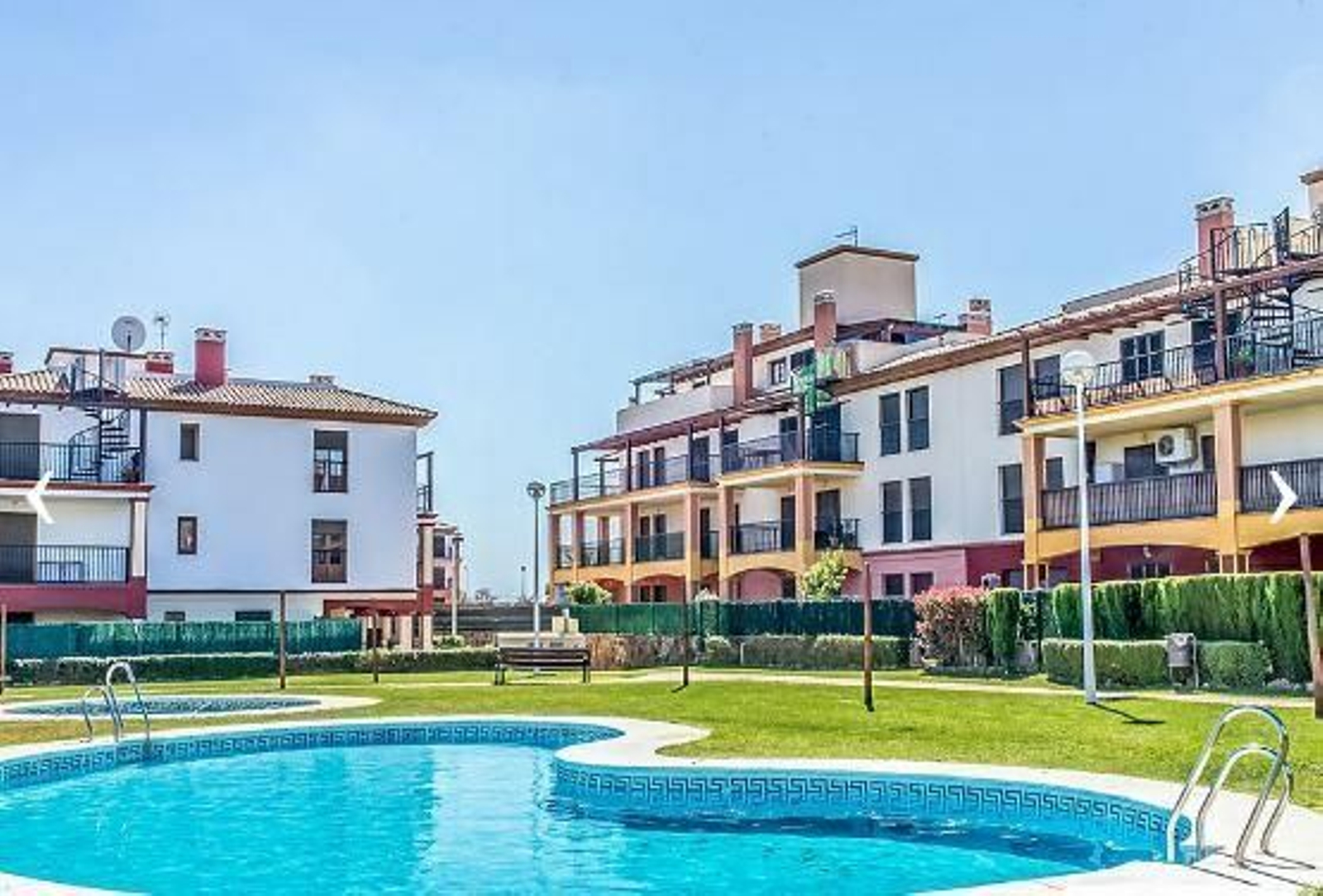 Urbanización con viviendas ofertadas para extranjeros en Ayamonte.