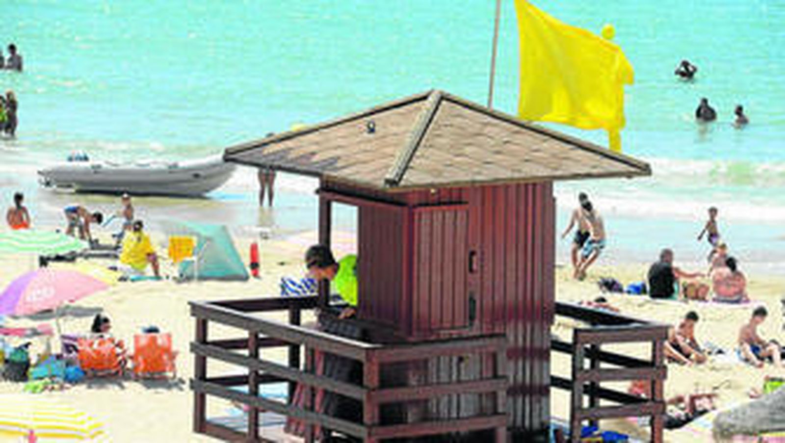 Por Cádiz sí se puede plantea el rescate durante la próxima legislatura del servicio de socorrismo de playas.