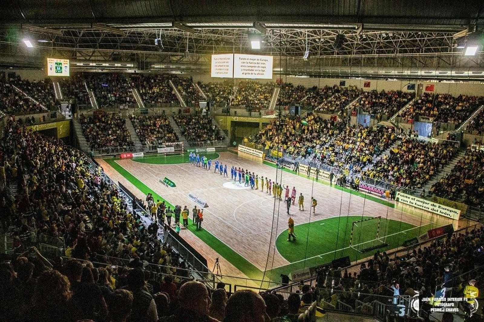 Olivo Arena al inicio de un partido del Jaén Paraíso Interior FS
