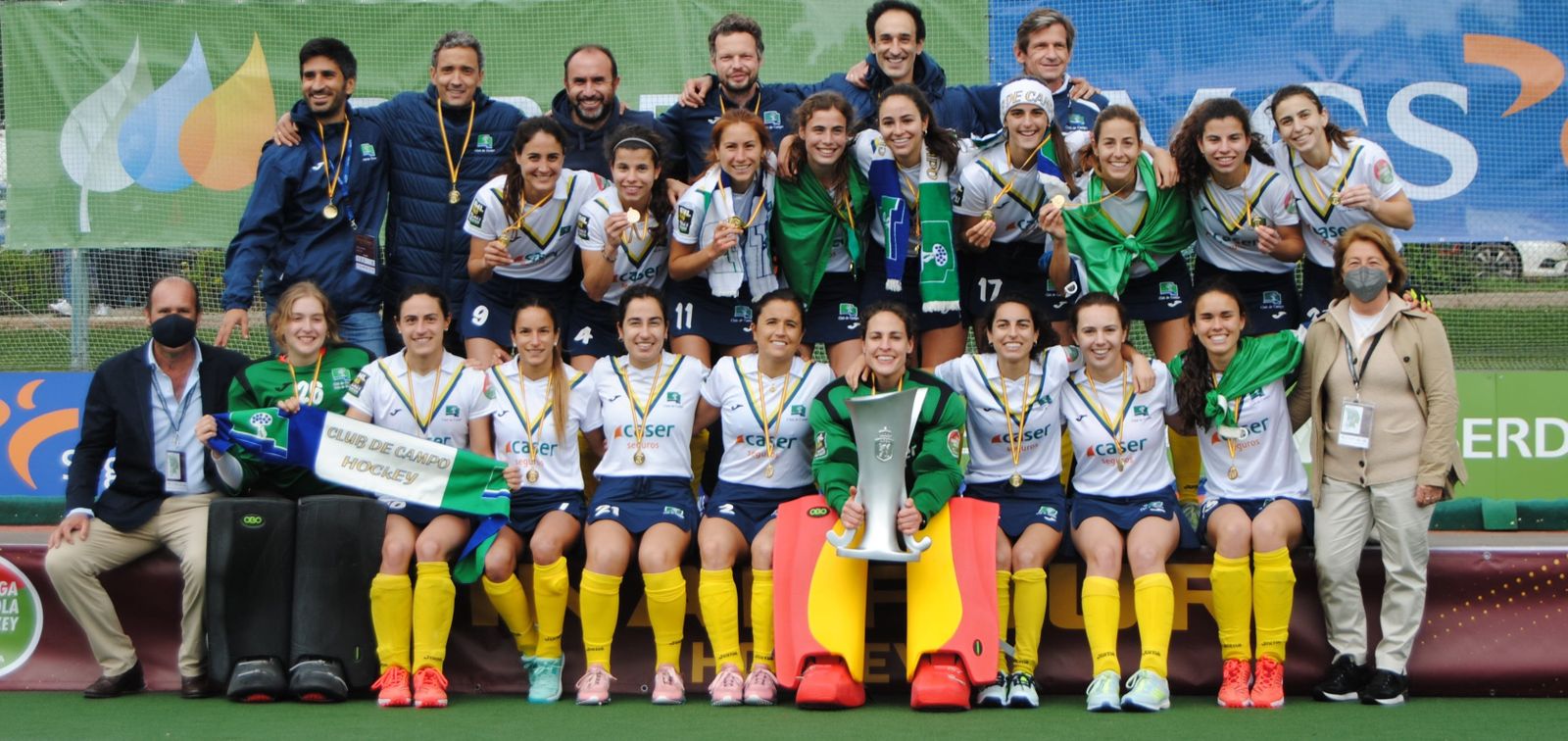 Edu Aguilar, tercero por la izquierda en la fila de arriba, durante el festejo del título liguero.