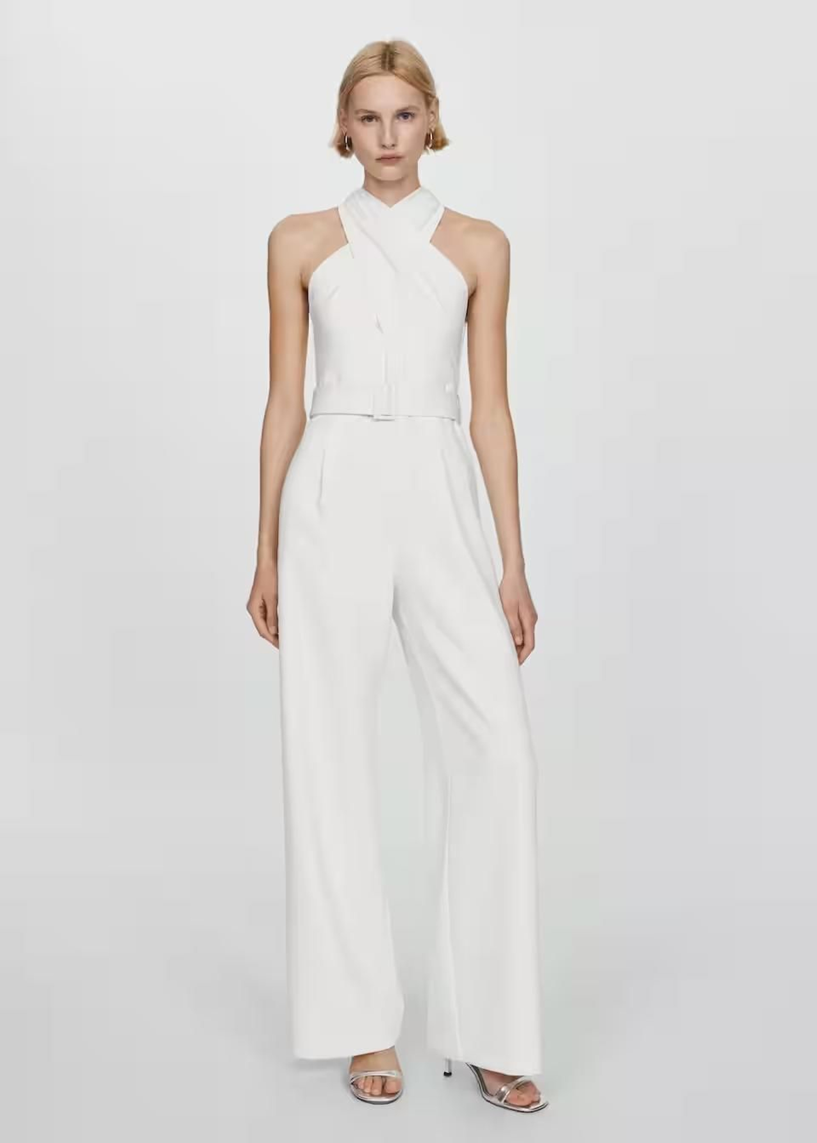 Mono blanco con cuello halter de Mango.