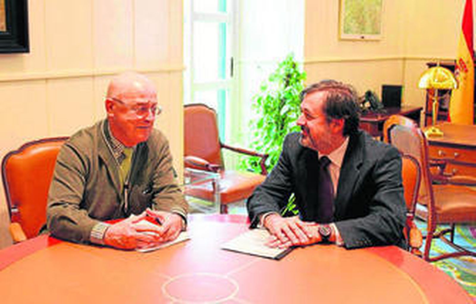 José Manuel Cepeda, nuevo presidente de Feragua, en su reunión con el secretario de Estado Federico Ramos.