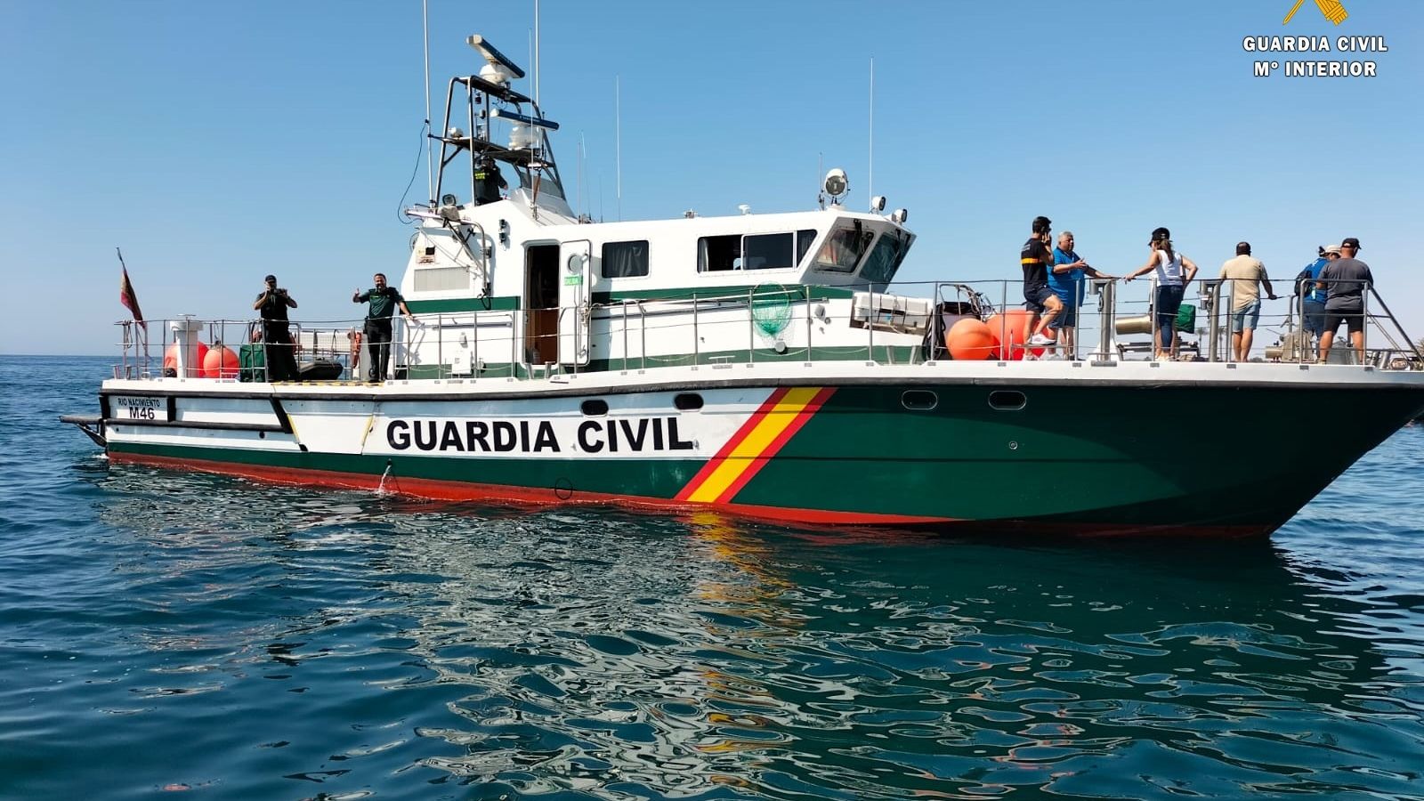 La suelta se ha realizado desde la embarcación "Sierra 39"