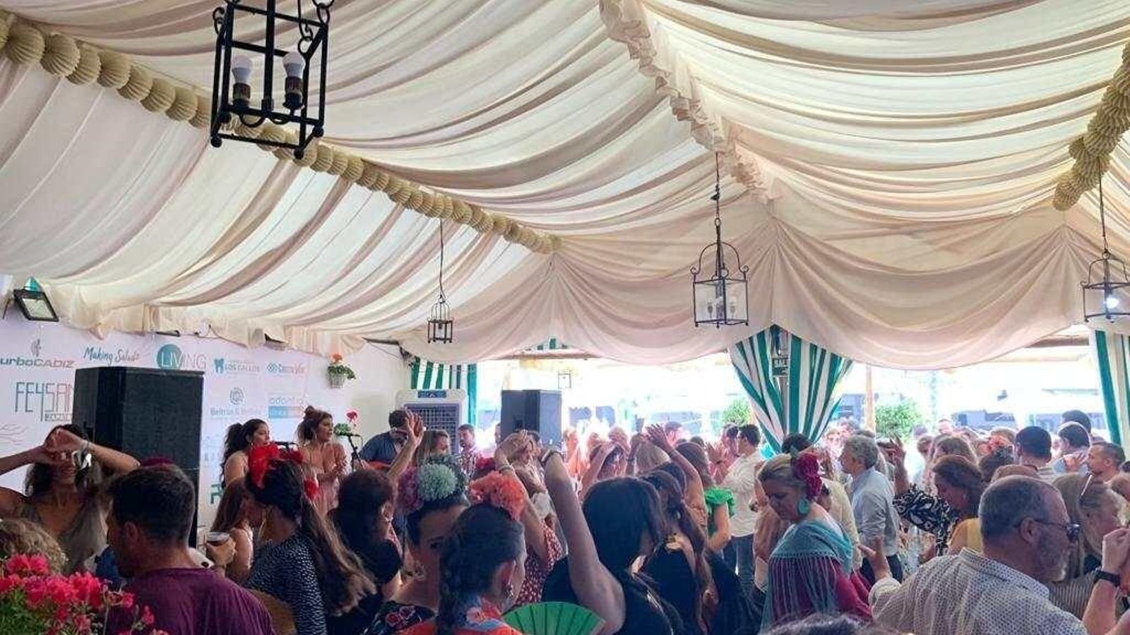 Animación en una de las casetas del real.