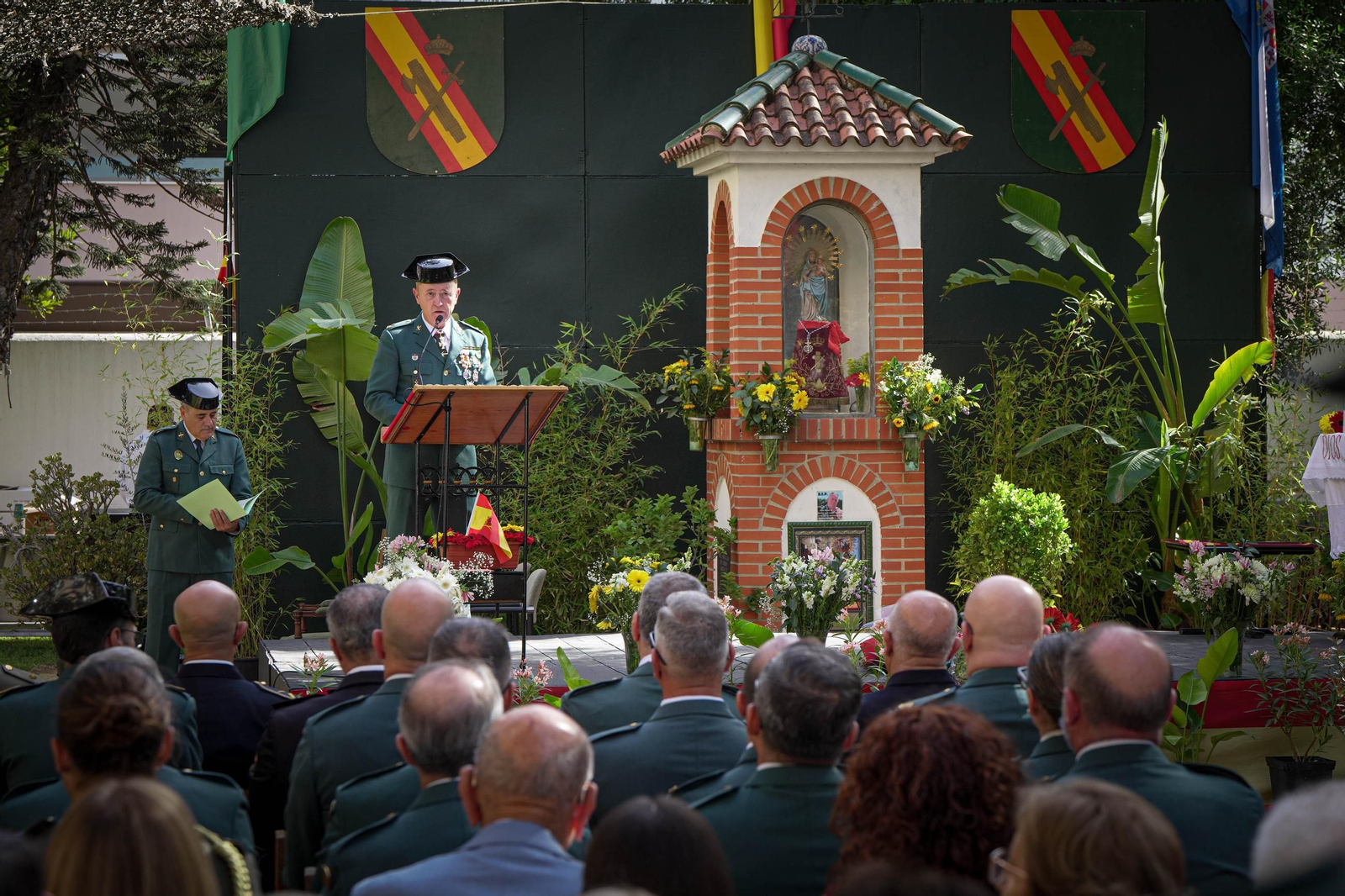 Celebración del Día del Pilar en el cuartel de la Guardia Civil de Jerez