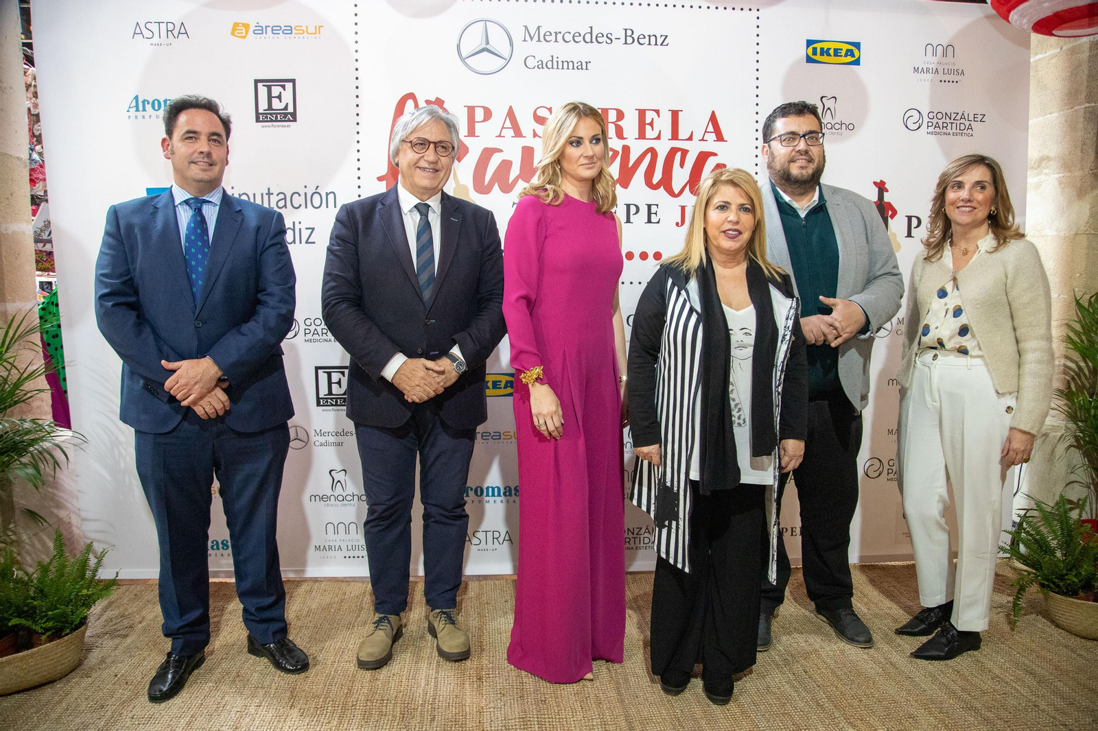 Imágenes de la inauguración y primeros desfiles de la 'Pasarela Flamenca 2020'