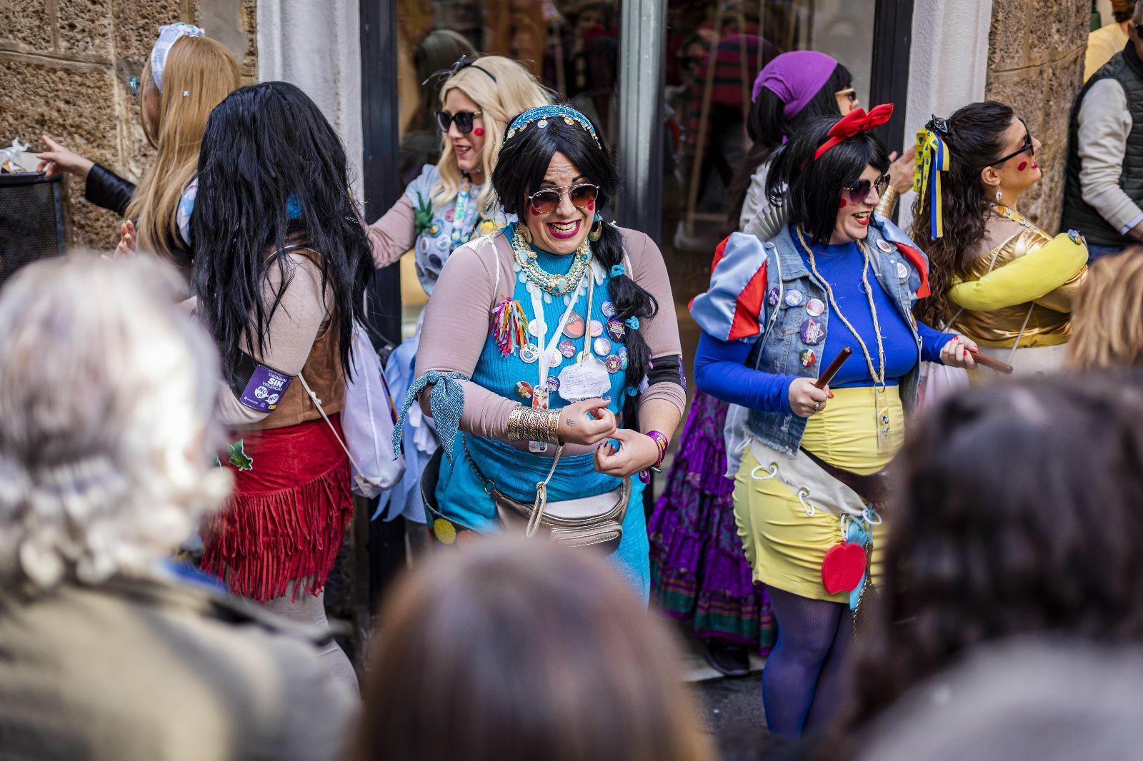 Las imágenes del Domingo de Piñata del Carnaval de Cádiz 2023.