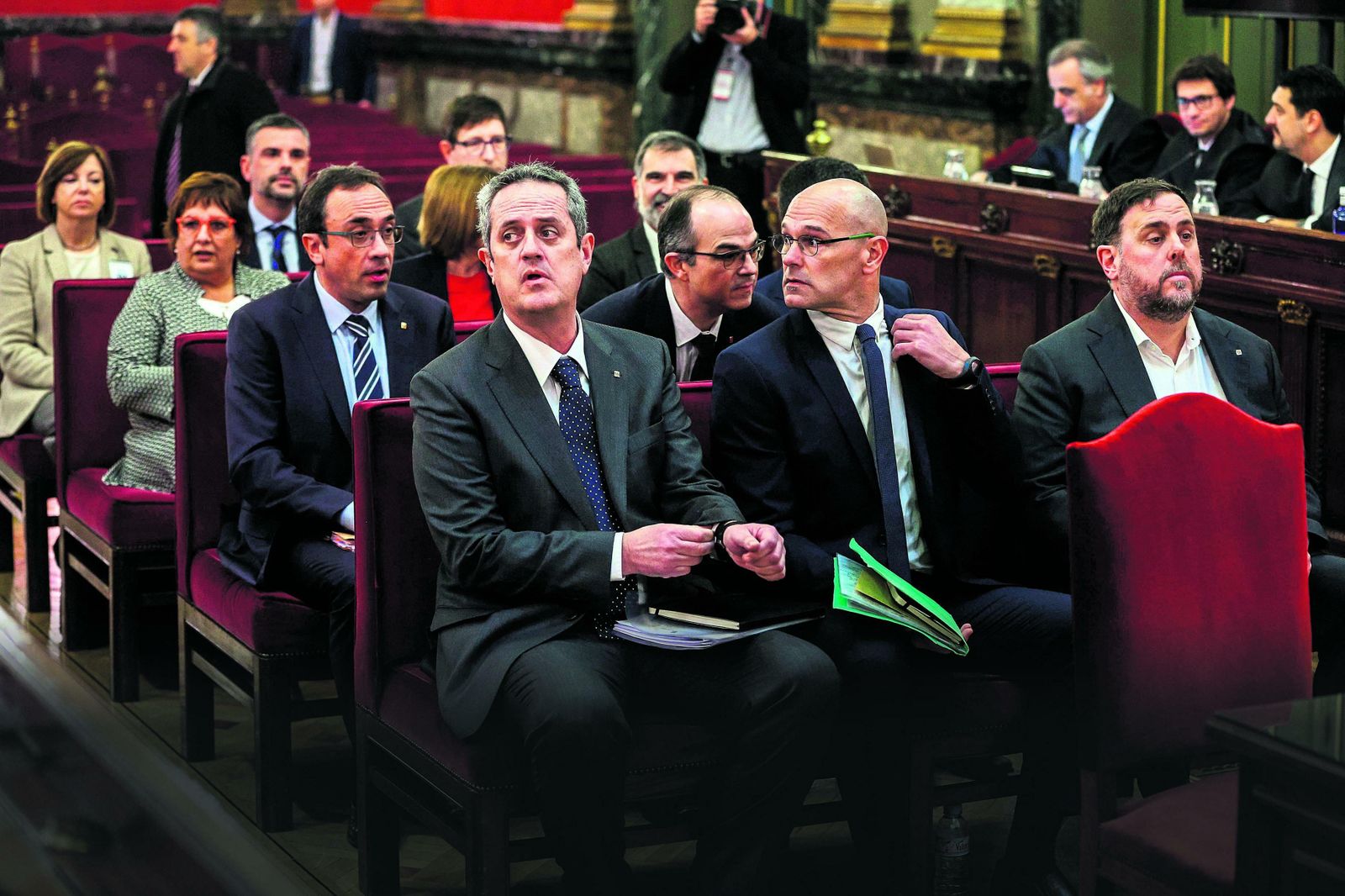 Imagen del banquillo de los acusados en el juicio del 'procés' en el Supremo, con Joaquim Forn, Raül Romeva  y Oriol Junqueras (izda. a dcha.) en primera fila.
