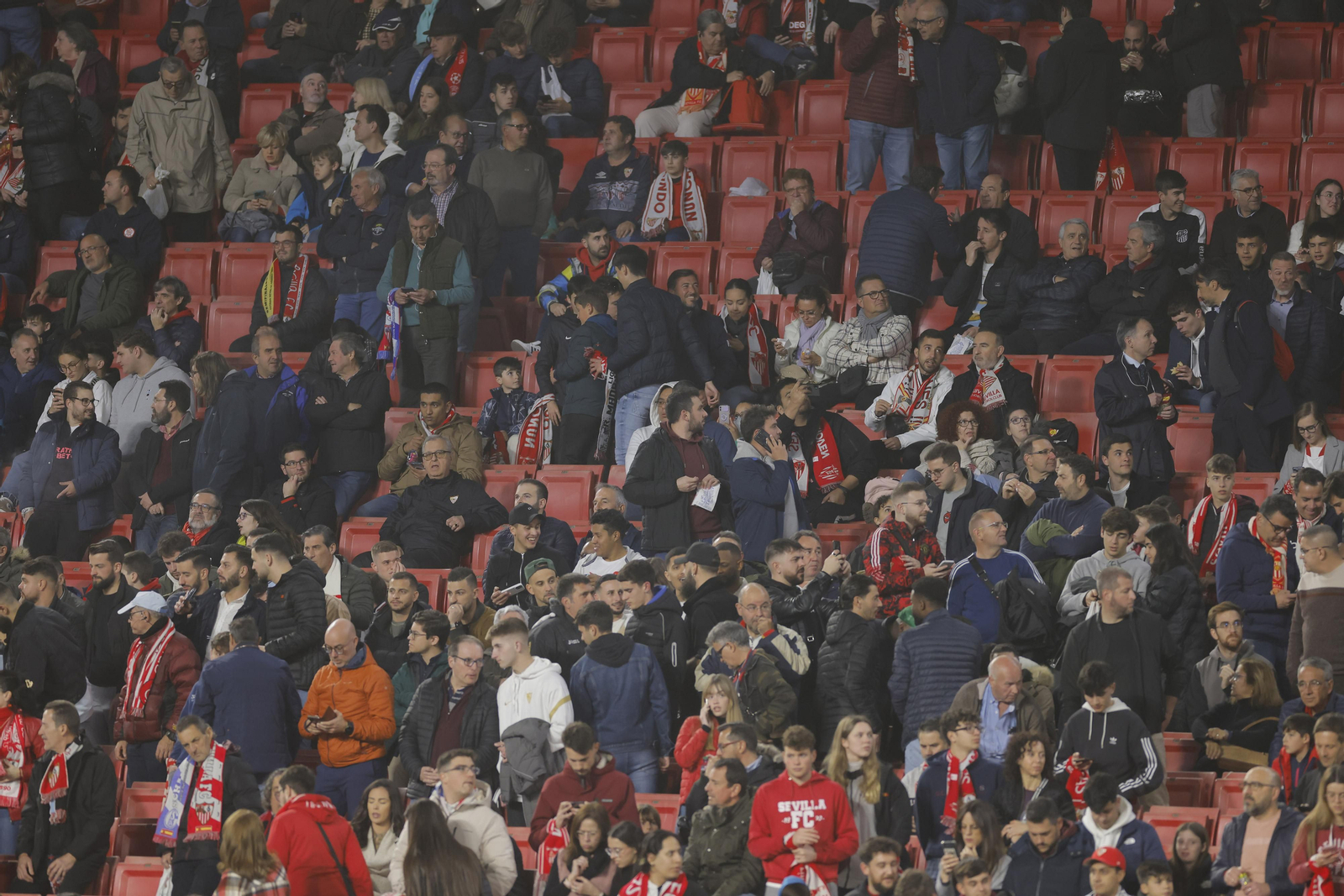 Búscate en las fotos del SEVILLA FC-PSV EINDHOVEN