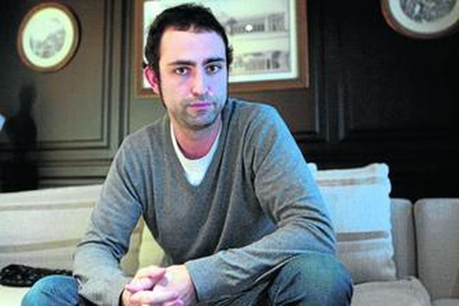 Alejandro Galindo Alba, en el hotel Los Lebreros, antes de ir a impartir su clase de Matemáticas a la Academia Nervión.