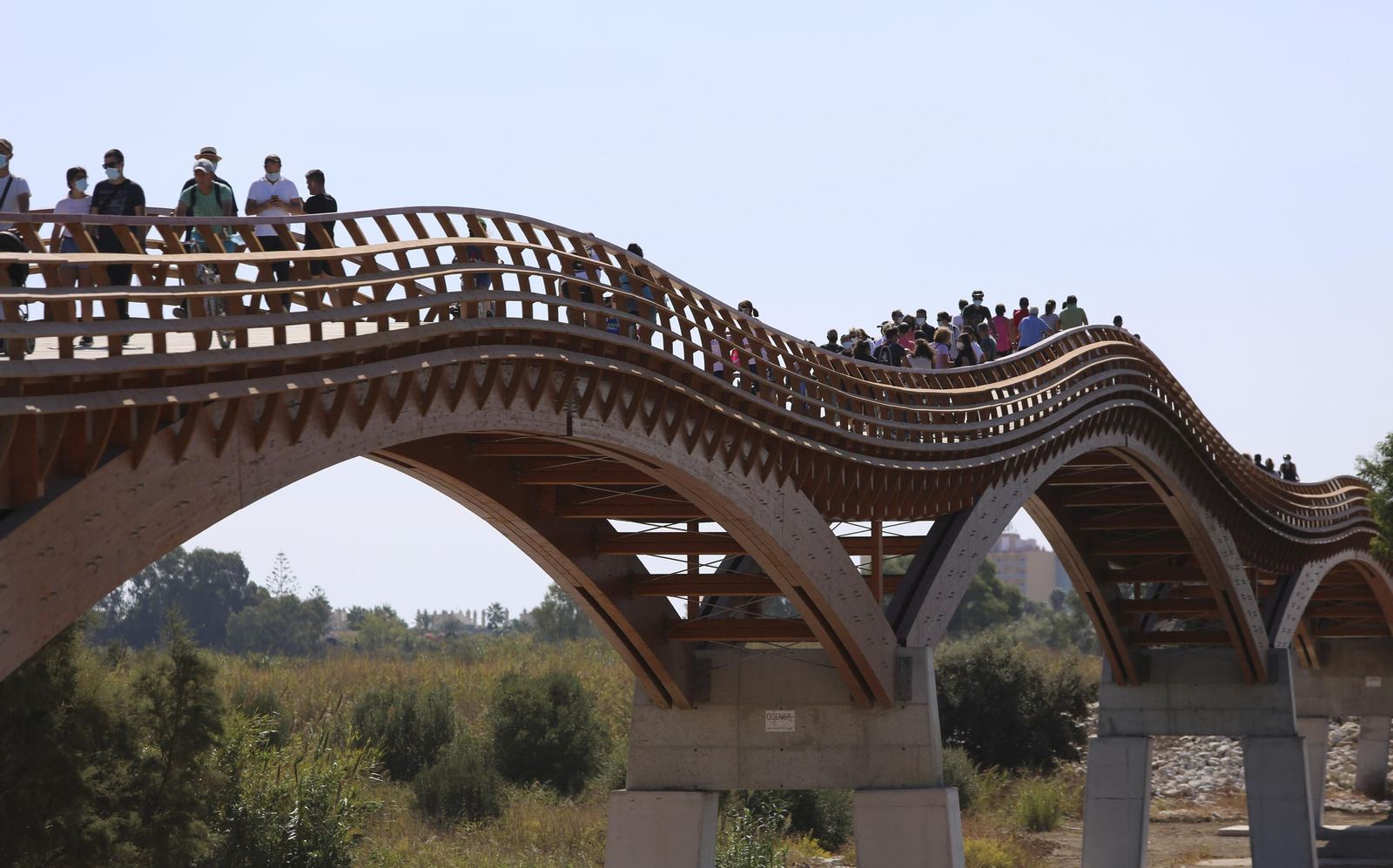 Desde el nuevo puente se llega fácilmente a la desembocadura del Guadalhorce.