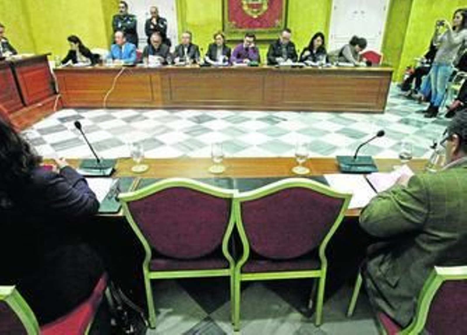 La bancada de la oposición PP y USR, frente al equipo de gobierno, en el último Pleno.