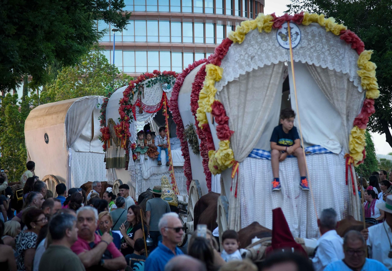 Llegada de la Hermandad del Rocío de Triana 2025 a Sevilla