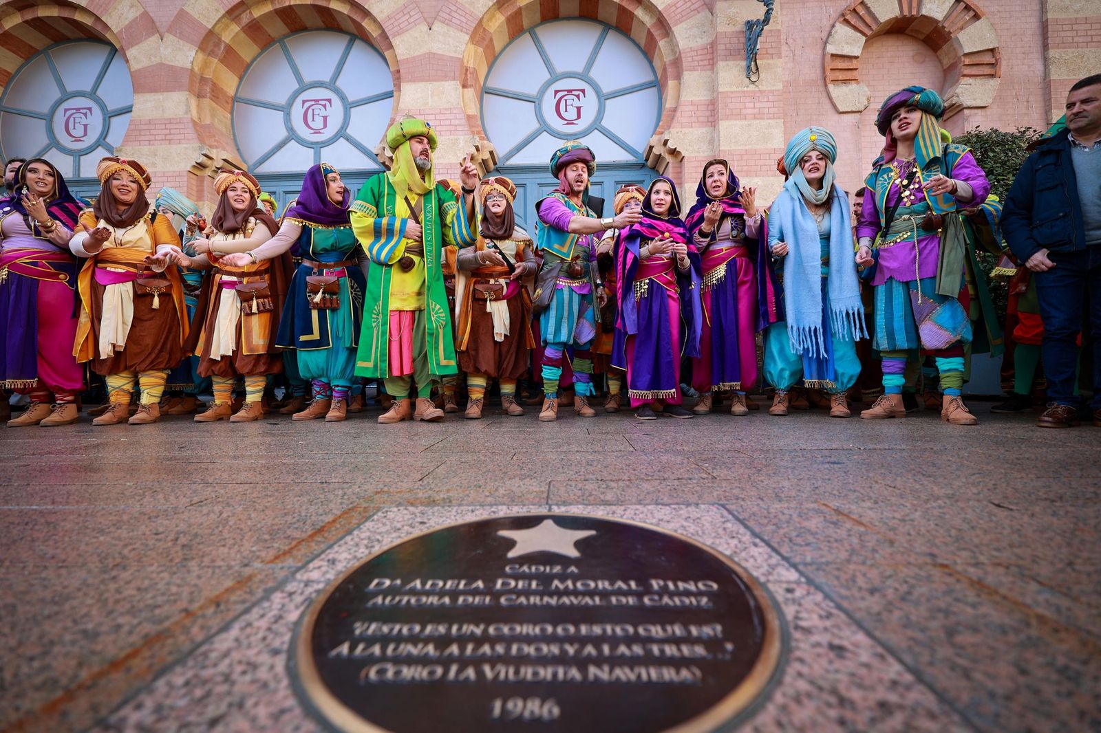 Las imágenes del descubrimiento de la estrella de Adela del Moran el Paseo de la Fama del Carnaval de Cádiz