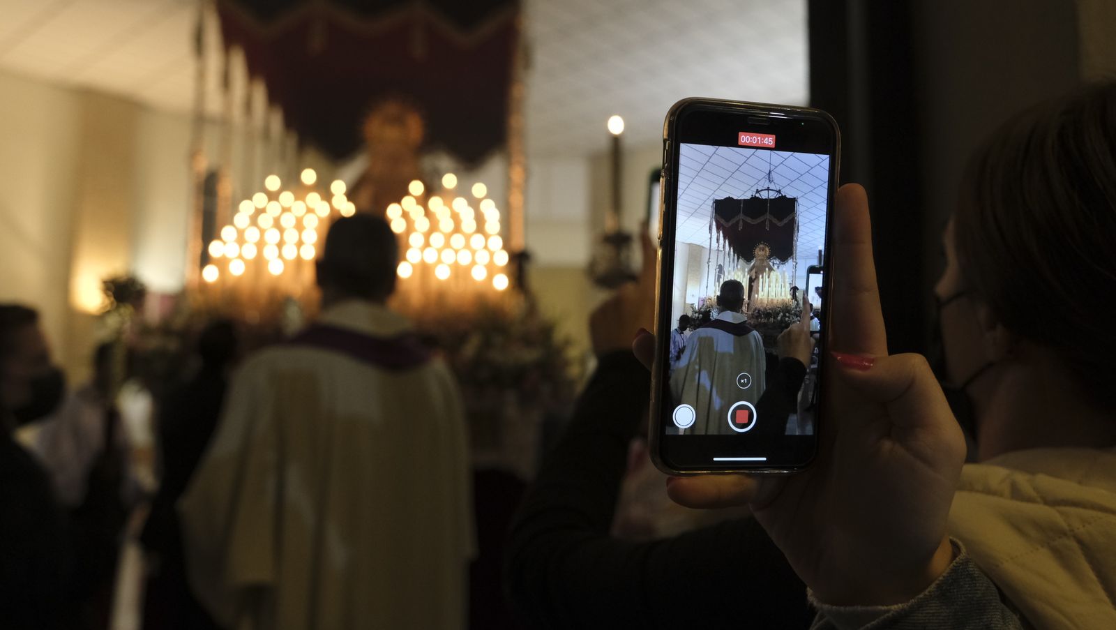 Fotogalería de la procesión de Unidad por el Barrio de Piedras Redondas. Almería