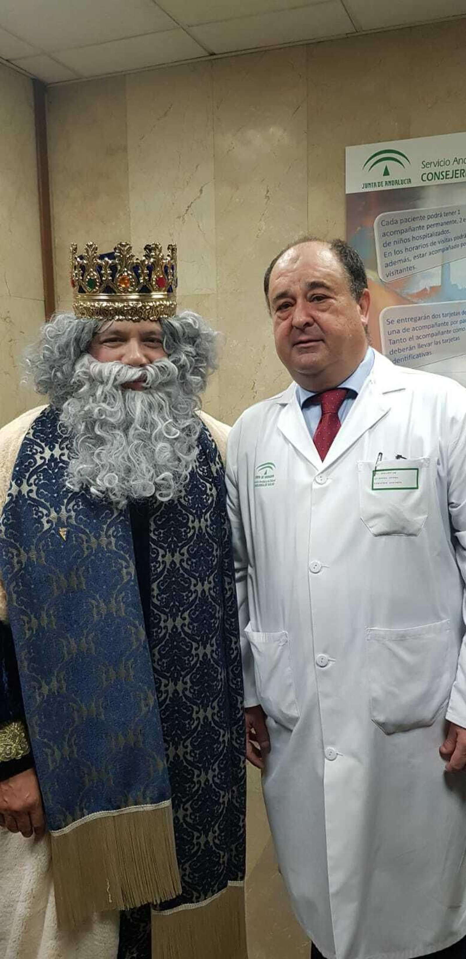 Los Reyes Magos de Cádiz visitan el hospital Puerta del Mar