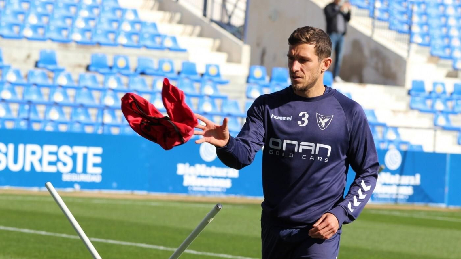 El exbalono Víctor Mena, en un entrenamiento