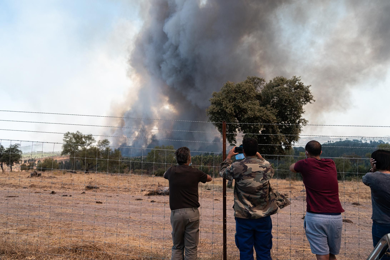 Imágenes del incendio de Almonaster a su paso por Zalamea