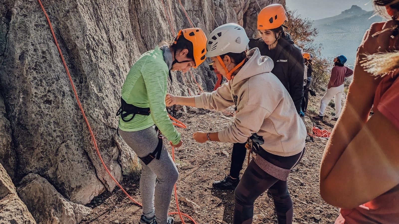 Prueba la sensación de conquistar la montaña con la escalada. Foto de Jose Kesada.