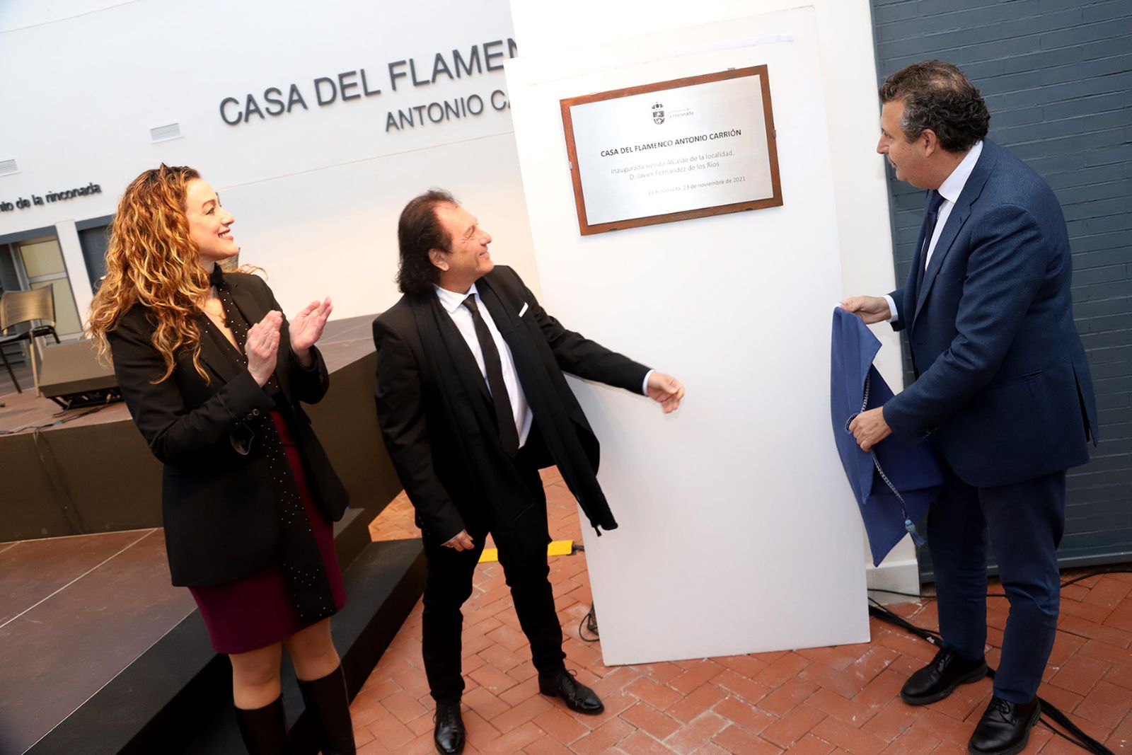 Antonio Carrión, junto a Raquel Vega y Javier Fernández.