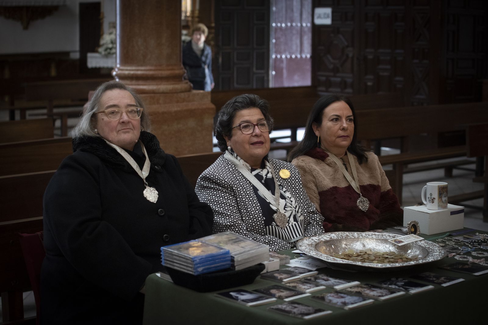 Las imágenes del besamanos de la Virgen de Gracia y Esperanza de San Roque