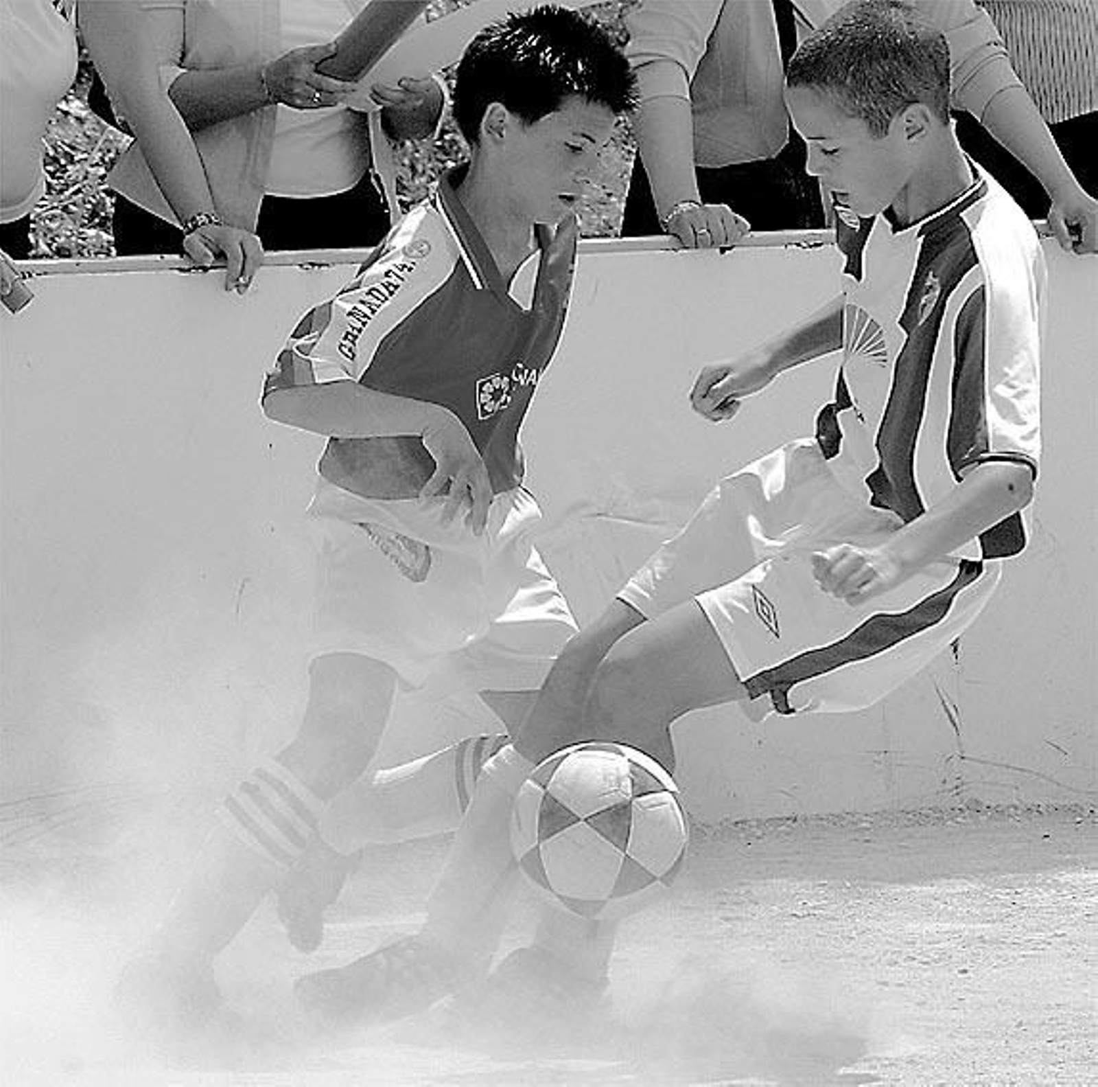 Las fotos de Jesús Mosquera, protagonista de 'Toy Boy', con la camiseta del Málaga CF