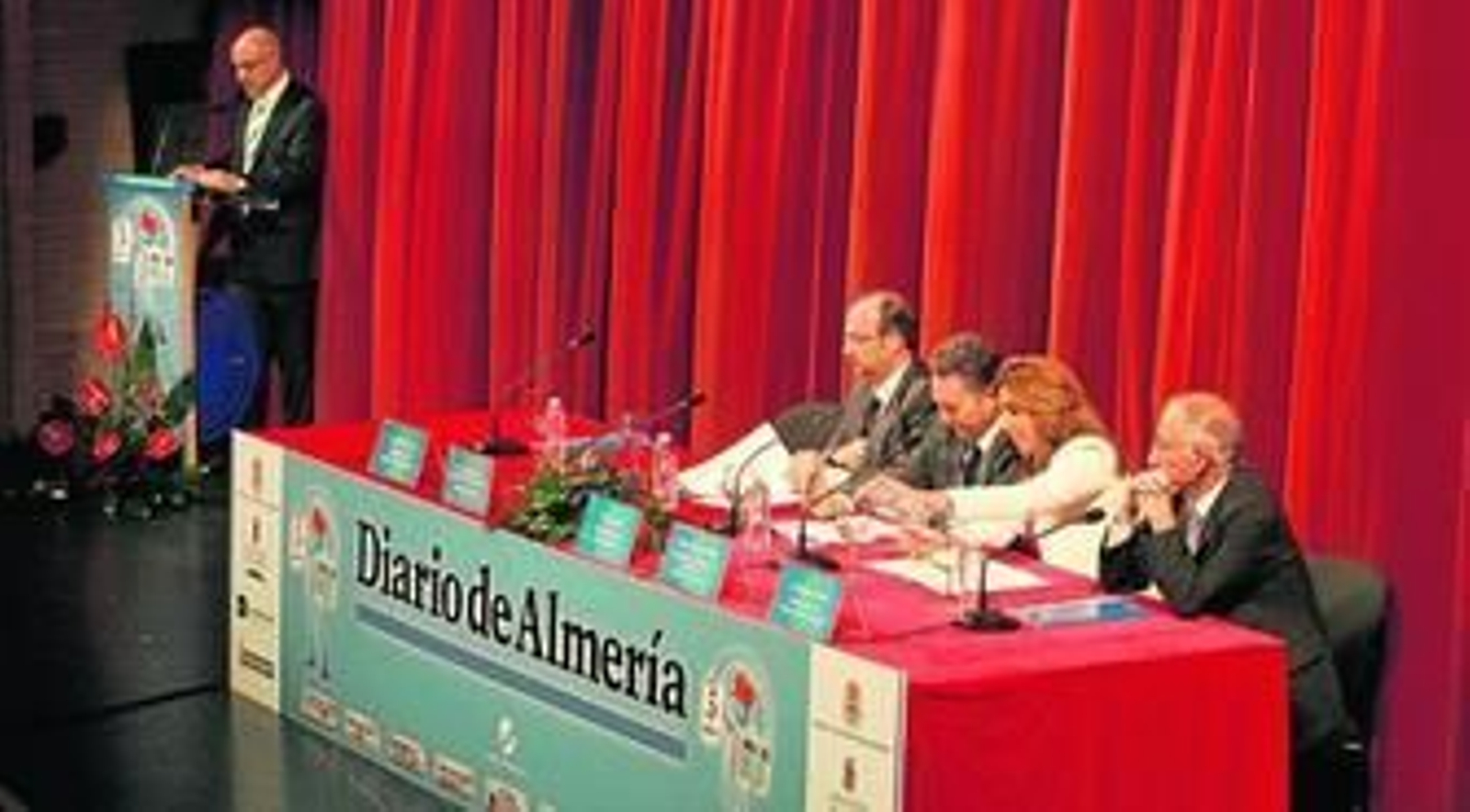 Antonio Lao presentó a Luis Rogelio Rodríguez, José Joly, Susana Díaz y Gabriel Amat.